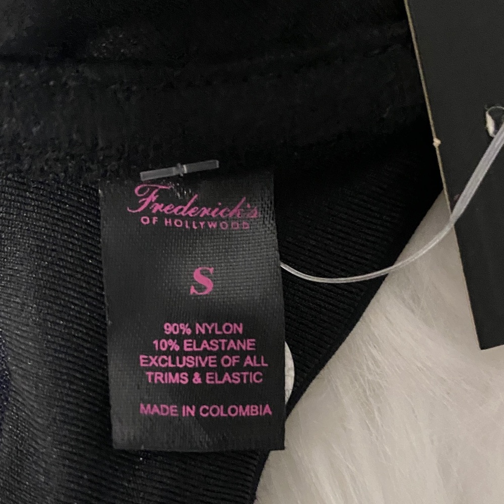 Frederick's of Hollywood small black Taormina one shoulder bikini top - Picture 11 of 12